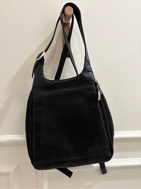 Beautiful genuine leather bag by Queros Volare Group